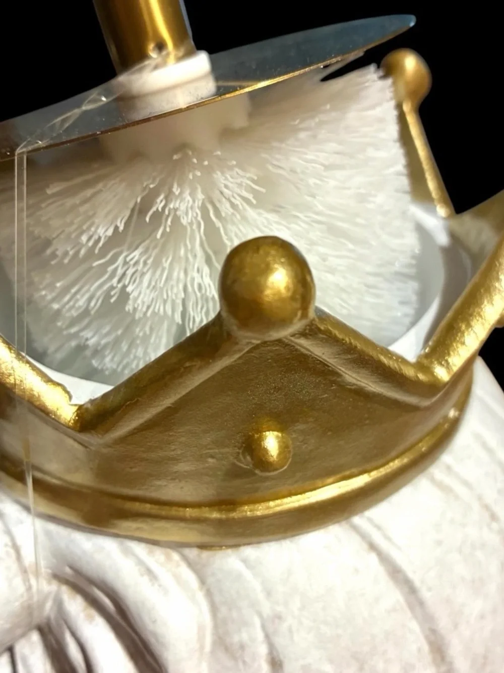 Lion Head w Gold Metallic Tone Crown Toilet Brush Holder White Stone Look Resin